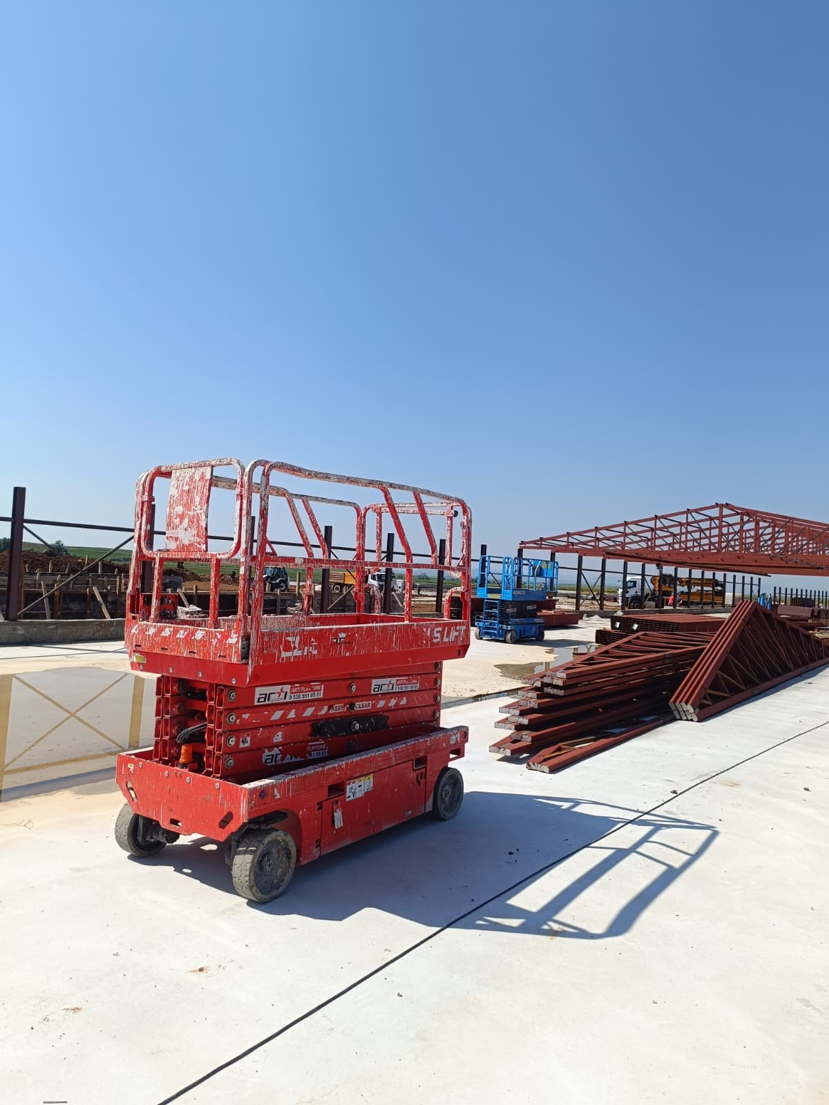 Sanayi holünde çelik yapı montaj çalışması