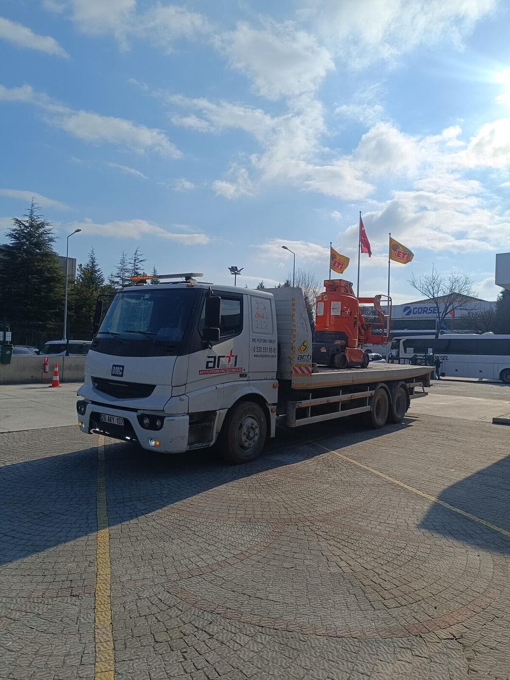 Kamyonla makine sevkiyatı